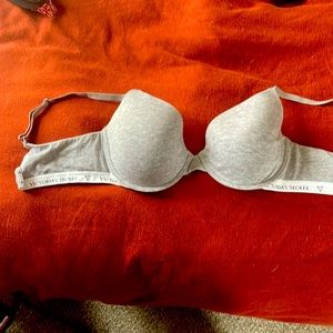 Victoria Secret lightly lined bra - 36 D